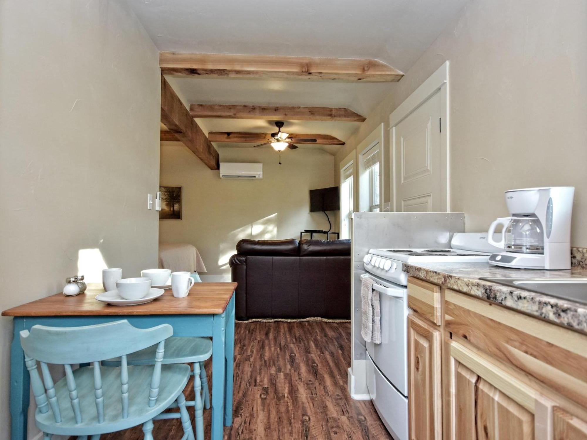 Cabins At Flite Acres - Coyote Cabin Wimberley Zewnętrze zdjęcie