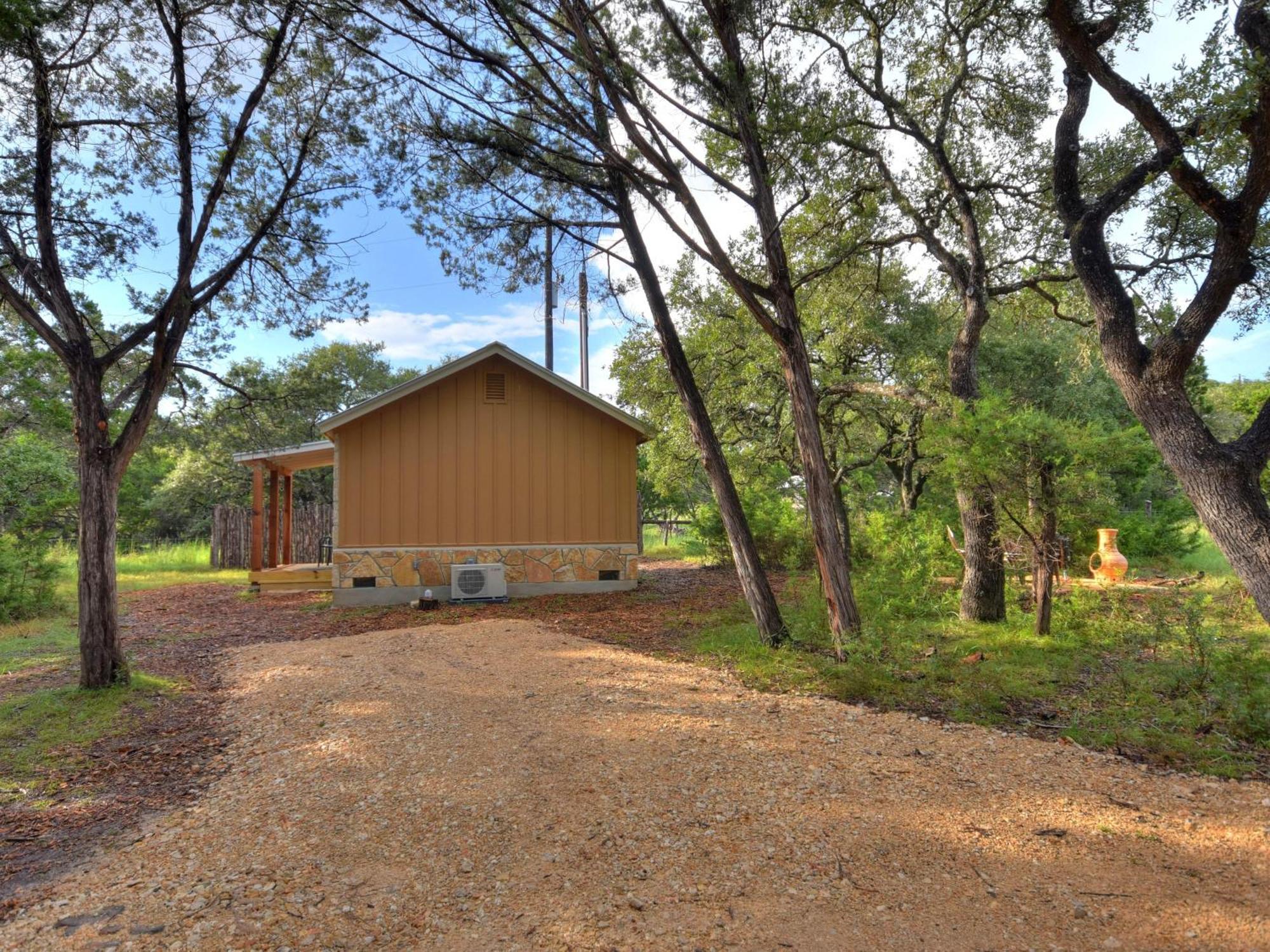 Cabins At Flite Acres - Coyote Cabin Wimberley Zewnętrze zdjęcie